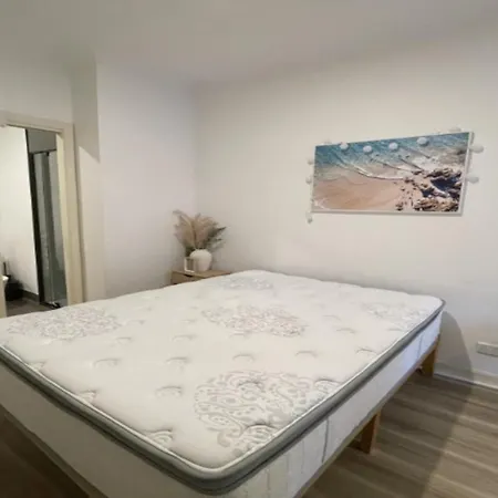 Spacious With A Large Pool Close To The Beach, Ac, Wifi